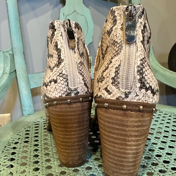 Steve Madden Alyse V Side Snake Print Western Booties - Picture 4 of 7